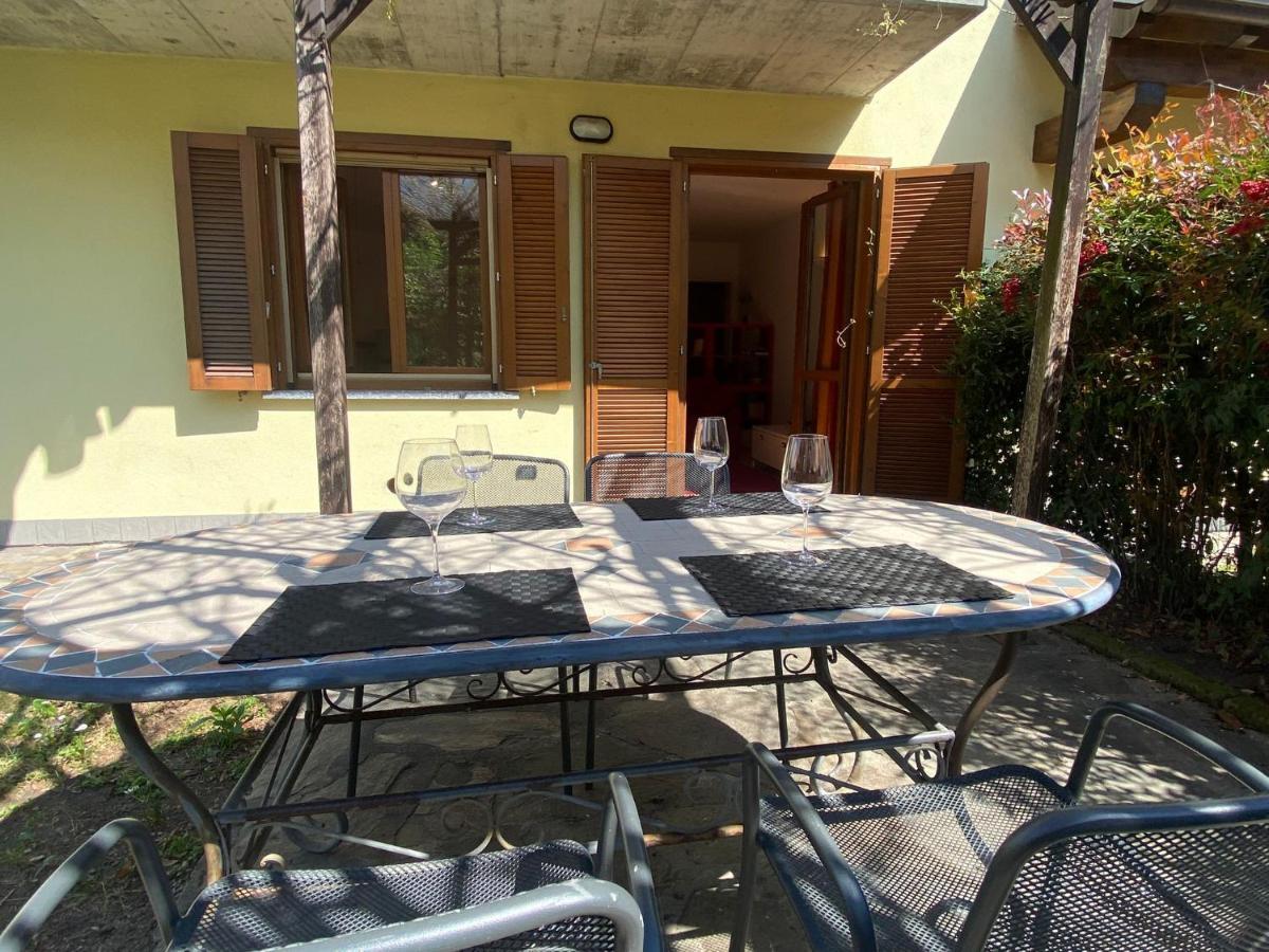 The Children Smile- With Private Garden Apartamento Colico Exterior foto
