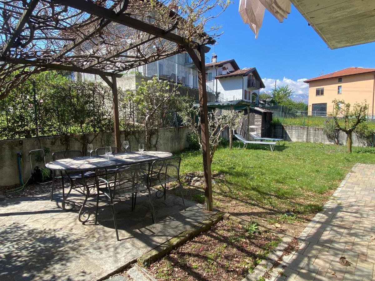 The Children Smile- With Private Garden Apartamento Colico Exterior foto