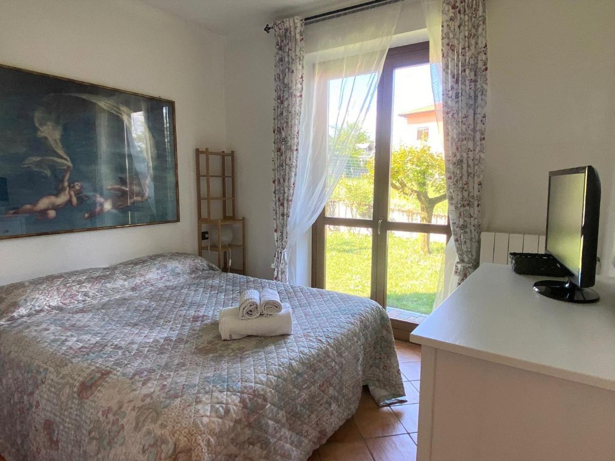 The Children Smile- With Private Garden Apartamento Colico Exterior foto
